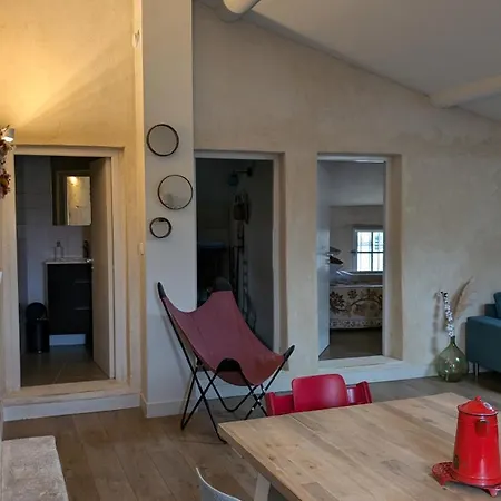 De Charme Au Coeur D'uzes 아파트 *