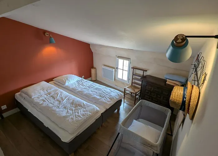 De Charme Au Coeur D'uzes 아파트