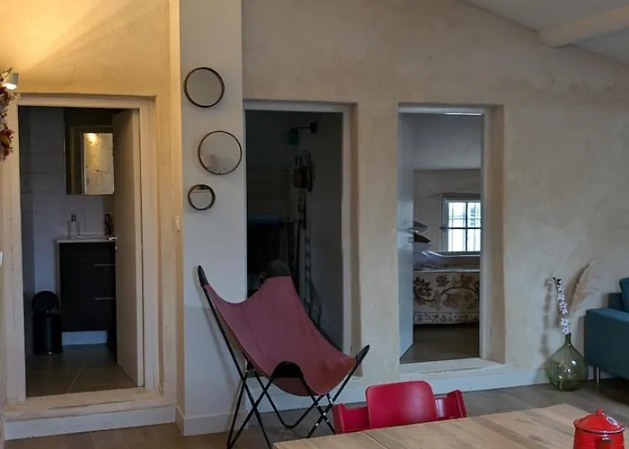 De Charme Au Coeur D'uzes 아파트 *